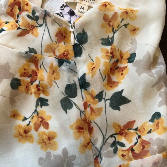 Light and airy summer Floral maxi dress. Marked Size Medium - Picture 6 of 9